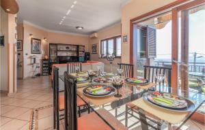 Η κουζίνα ή μικρή κουζίνα στο Lovely Home In Glavani