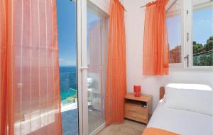 Ein Bett oder Betten in einem Zimmer der Unterkunft Holiday Home Prigradica - 01