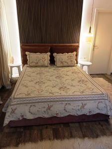 Postel nebo postele na pokoji v ubytování GOURA House