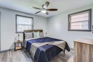 Ένα ή περισσότερα κρεβάτια σε δωμάτιο στο Modern 2 BR Elmwood Park Condo +8 φωτογραφίες