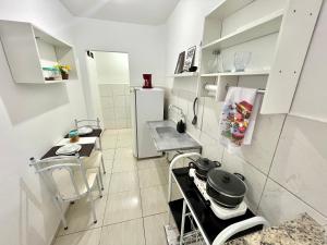 Dapur atau dapur kecil di Lindo APT 05 em bairro central de Petrolina em prédio familiar +21 gambar
