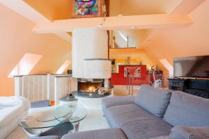a living room with a couch and a fire place at Sonnendurchflutetes 215qm Loft für 6 Personen in Nürnberg