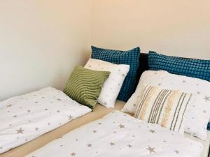 Postel nebo postele na pokoji v ubytování Serene Stay