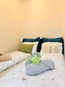 Postel nebo postele na pokoji v ubytování Serene Stay