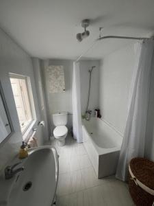 Et badeværelse på La Plaza II + 11 billeder