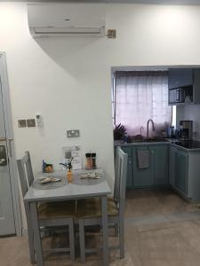 Kuchyň nebo kuchyňský kout v ubytování Cute Studio Apartment in Soufriere from Clavier's