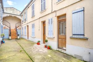 Το κτήριο όπου στεγάζεται  το διαμέρισμα