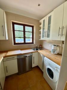 a small kitchen with a sink and a washing machine at Apartamento duplex en Ojedo in Ojedo +14 photos