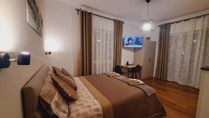 a bedroom with a bed and a tv on a wall at Casa Rodolfi, Vicenza in Vicenza