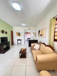 a living room with a couch and a table at Casa linda e aconchegante in Gravatá