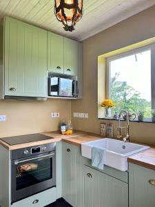 Köök või kööginurk majutusasutuses Lemonade Cottages