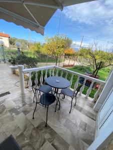 Balkón nebo terasa v ubytování SPYROS APARTMENT