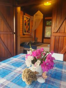 Postel nebo postele na pokoji v ubytování Cottage La Pointe Marine Deshaies + 27 fotografií