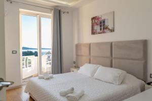 Postel nebo postele na pokoji v ubytování Hotel Myrtai - City Center + 37 fotografií