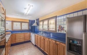 A kitchen or kitchenette at Beautiful Home In Sant Miquel Daro