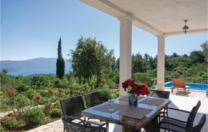 Fotografie z fotogalerie ubytování Three-Bedroom Holiday Home In Zrnovo v destinaci Korčula