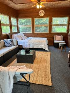 O zonă de relaxare la Peaceful retreat 11 min from Kalahari and all major attraction