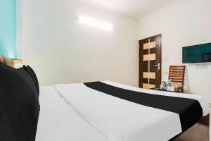 Postel nebo postele na pokoji v ubytování Hotel O KD Plaza 6