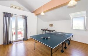 Stolný tenis v ubytovaní Activity Holiday Home In Kakma alebo v jeho okolí