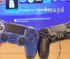 una persona sosteniendo un controlador de videojuegos delante de un televisor en Tranquil Staycation at Azure, en Manila