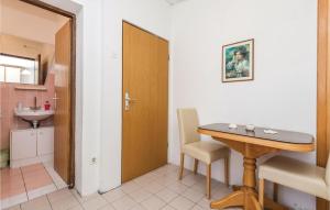 Fotografia z galérie ubytovania 1 Bedroom Nice Apartment In Dinjiska v destinácii Dinjiška