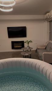 Gallery image of Sunny Home Private Jacuzzi Hydromassage, Underground Parking, 300m Metro Peristeri in Athens