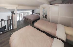 Postel nebo postele na pokoji v ubytování Amazing Home In Agde With Wifi