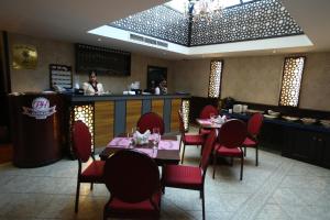 a restaurant with a table and chairs and a bar at Panorama Hotel Bur Dubai in Dubai