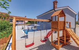 Herní místnost nebo prostor pro děti v ubytování One-Bedroom Apartment In Pula
