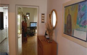TV a/nebo společenská místnost v ubytování 2 Bedroom Lovely Apartment In Rovinj