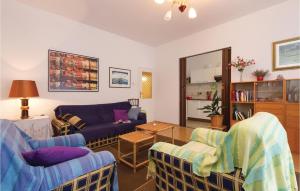 Posezení v ubytování 2 Bedroom Lovely Apartment In Rovinj