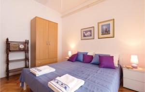 Postel nebo postele na pokoji v ubytování 2 Bedroom Lovely Apartment In Rovinj