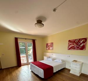 Postel nebo postele na pokoji v ubytování Valley View Hotel Encumeada