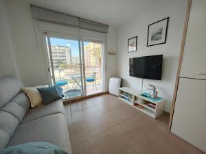 TV a/nebo společenská místnost v ubytování Estudio en primera linea de playa