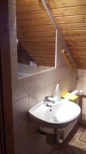 Kúpeľňa v ubytovaní Kerámiapark Guesthaus + 37 fotografií