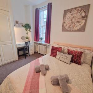 a bedroom with a bed with two stuffed animals on it at 2-Bed Apartment I Hyde Park I Central London in London