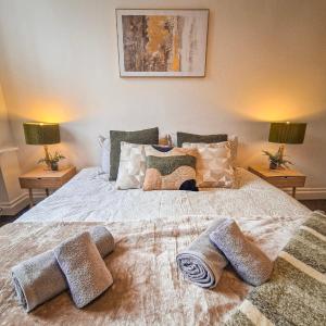 a bedroom with a large bed with two lamps at 2-Bed Apartment I Hyde Park I Central London in London