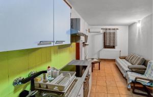 Posezení v ubytování Pet Friendly Apartment In Njivice