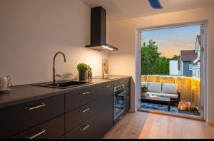 Kuchyň nebo kuchyňský kout v ubytování Koselig sentral leilighet + 6 fotografií