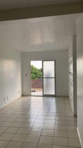 an empty room with a large window and a tile floor at Residencial parque Itaoca in Ananindeua