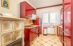 Kuchyňa alebo kuchynka v ubytovaní Pet Friendly Home In Jadranovo