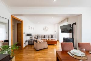a living room with a couch and a table at APARTAMENTO TURISTICO A 140 M PLAYA CANELIÑAS- Portonovo- 2 Habitaciones 5 pax 202 in Portonovo