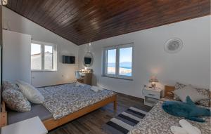 Ένα ή περισσότερα κρεβάτια σε δωμάτιο στο Nice Apartment In Kraljevica