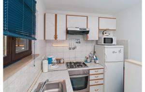 Kuchyň nebo kuchyňský kout v ubytování Apartment Supetar With Sea View Xii