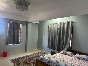 Postel nebo postele na pokoji v ubytování Karma homestay