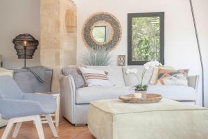a living room with two couches and a mirror at Villa Tosalet Pomelo in Jávea