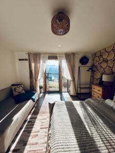 Ένα ή περισσότερα κρεβάτια σε δωμάτιο στο Janiołowa Ostoja Apartament pod Tatrami