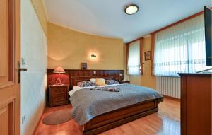 a bedroom with a bed and a table and a lamp at Cozy Home In Cakovec With Sauna in Čakovec