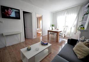 TV a/nebo společenská místnost v ubytování Sunny Apartment Central Sitges
