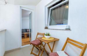 Posedenie v ubytovaní 1 Bedroom Lovely Apartment In Pula + 15 fotografií